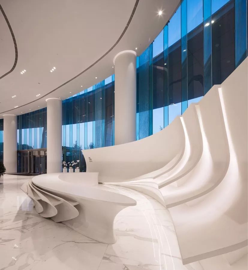 新力地产与8181801威尼斯为南昌新力中心打造了4.2m高阔层高、地下双层超大专属车库