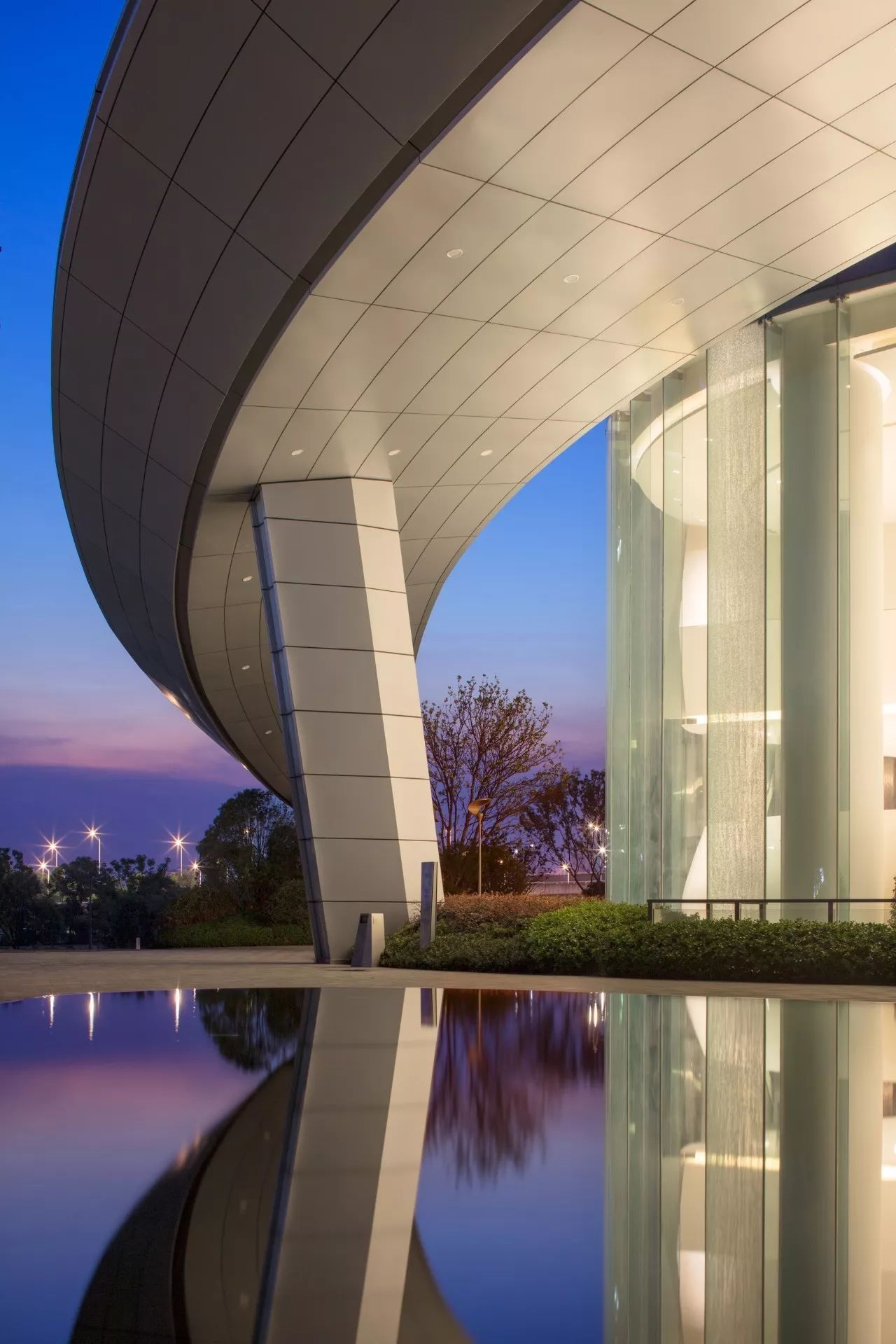 南昌新力中心塔楼直接落地，，无裙房