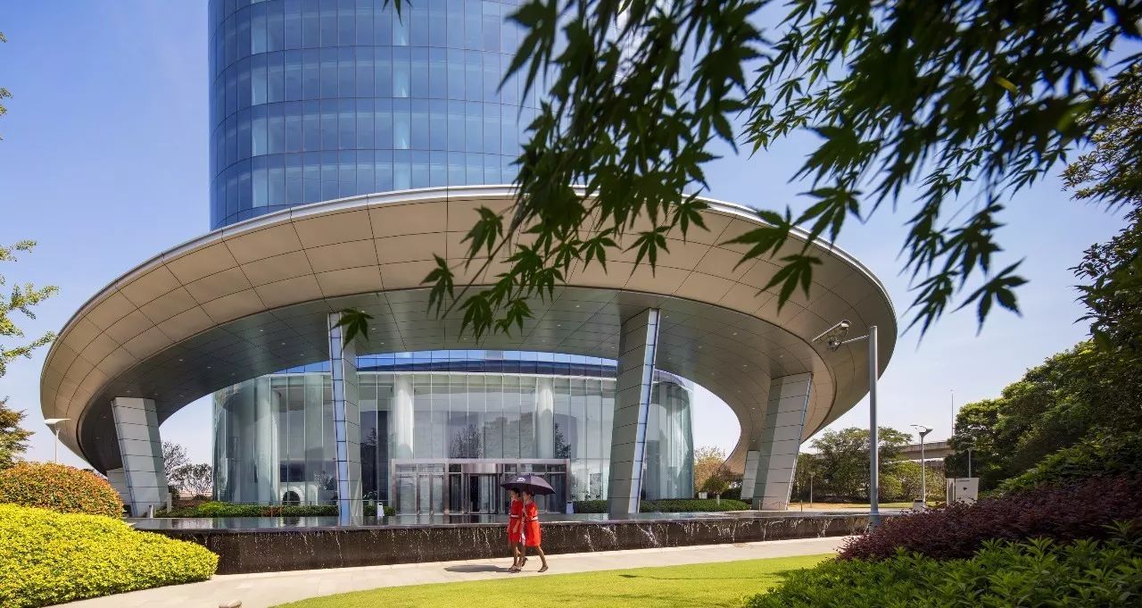 南昌新力中心塔楼直接落地，，无裙房