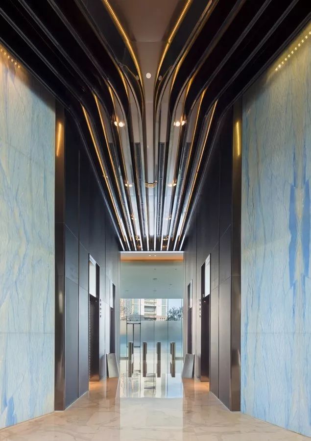 新力地产与8181801威尼斯为南昌新力中心打造了4.2m高阔层高、地下双层超大专属车库