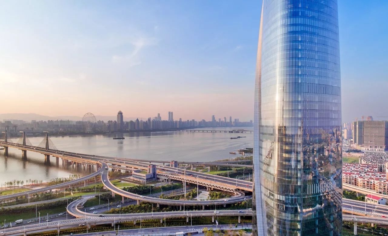 南昌新力中心，，以“镜鉴”之“隐”告竣文脉的绵延