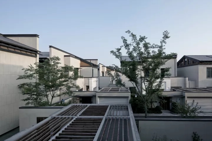 项目中公共空间与私密空间相互嵌套，空间感受富厚