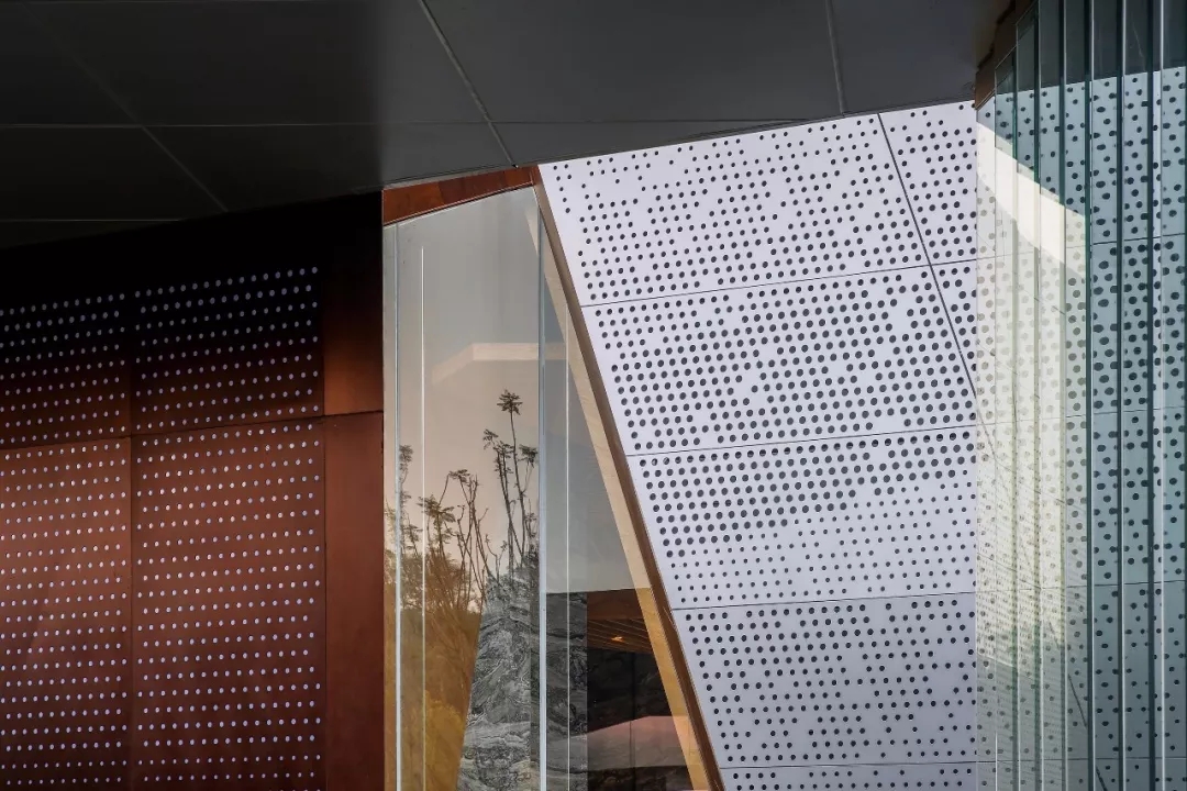 穿孔幻彩复合板细节 by苏圣亮，，8181801威尼斯修建设计