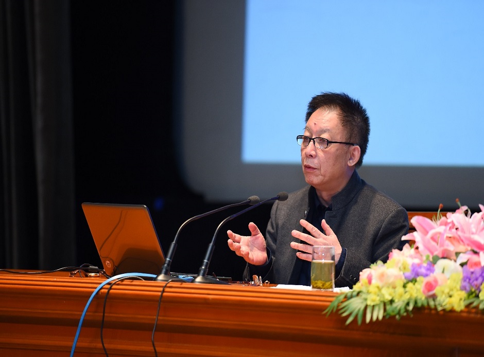 主讲人：：：著名学者易中天先生 - 副本 (3).jpg